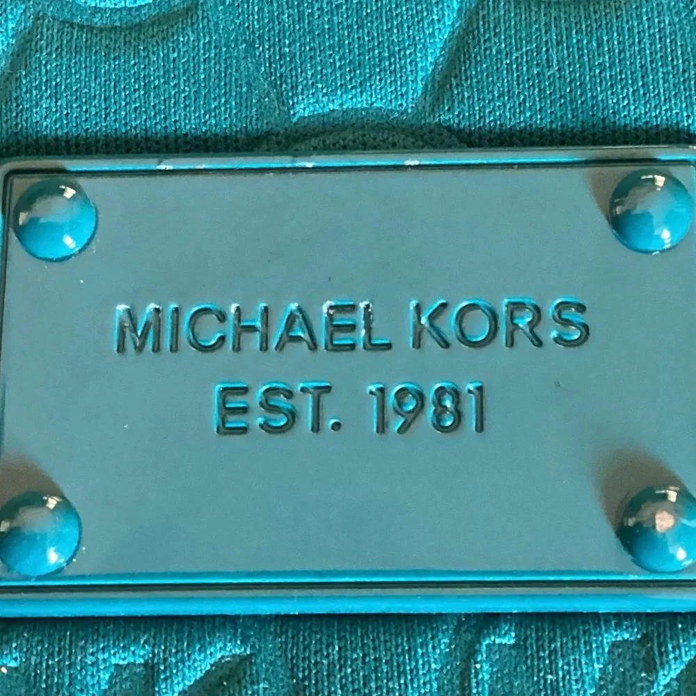 Michael Kors IPAD case 8.5”x11” Neoprene Teal Blue